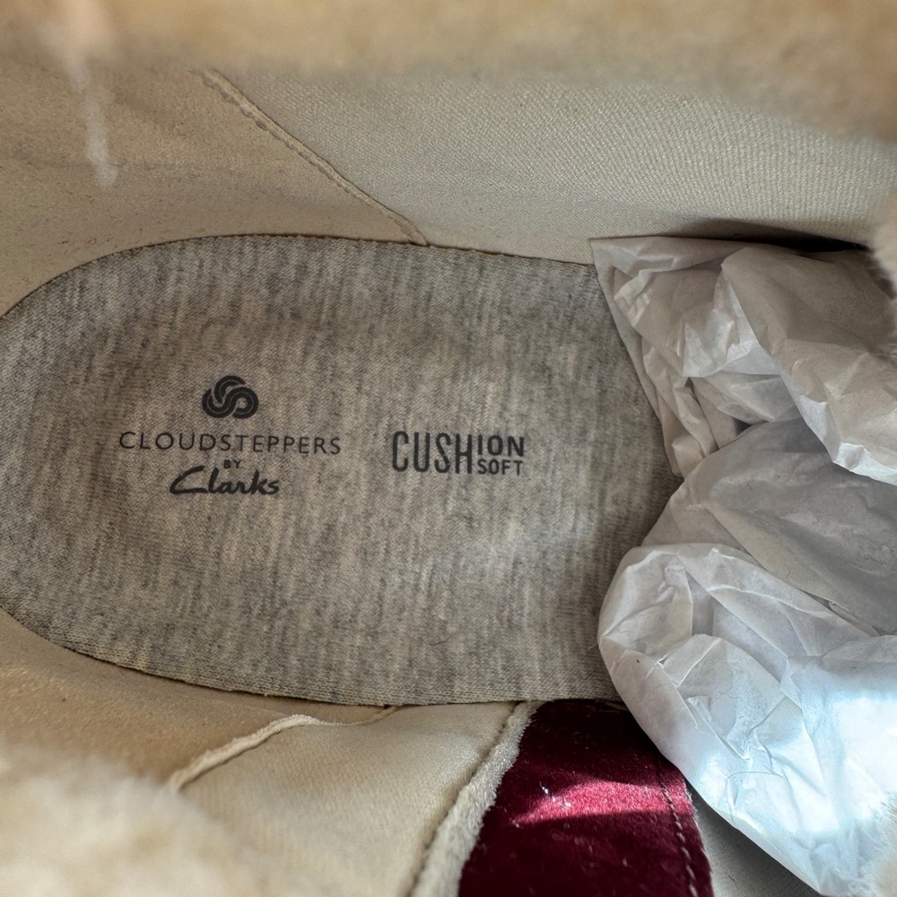 Clarks Cloudsteppers Maroon Faux Fur Lined Ankle Boots Size 9.5W 26160650 - Picture 6 of 8